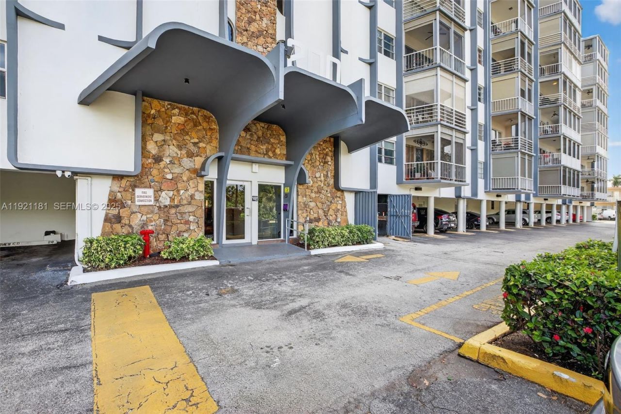 200 Diplomat Pkwy, Unit 531, Hallandale Beach, FL 33009 Photo