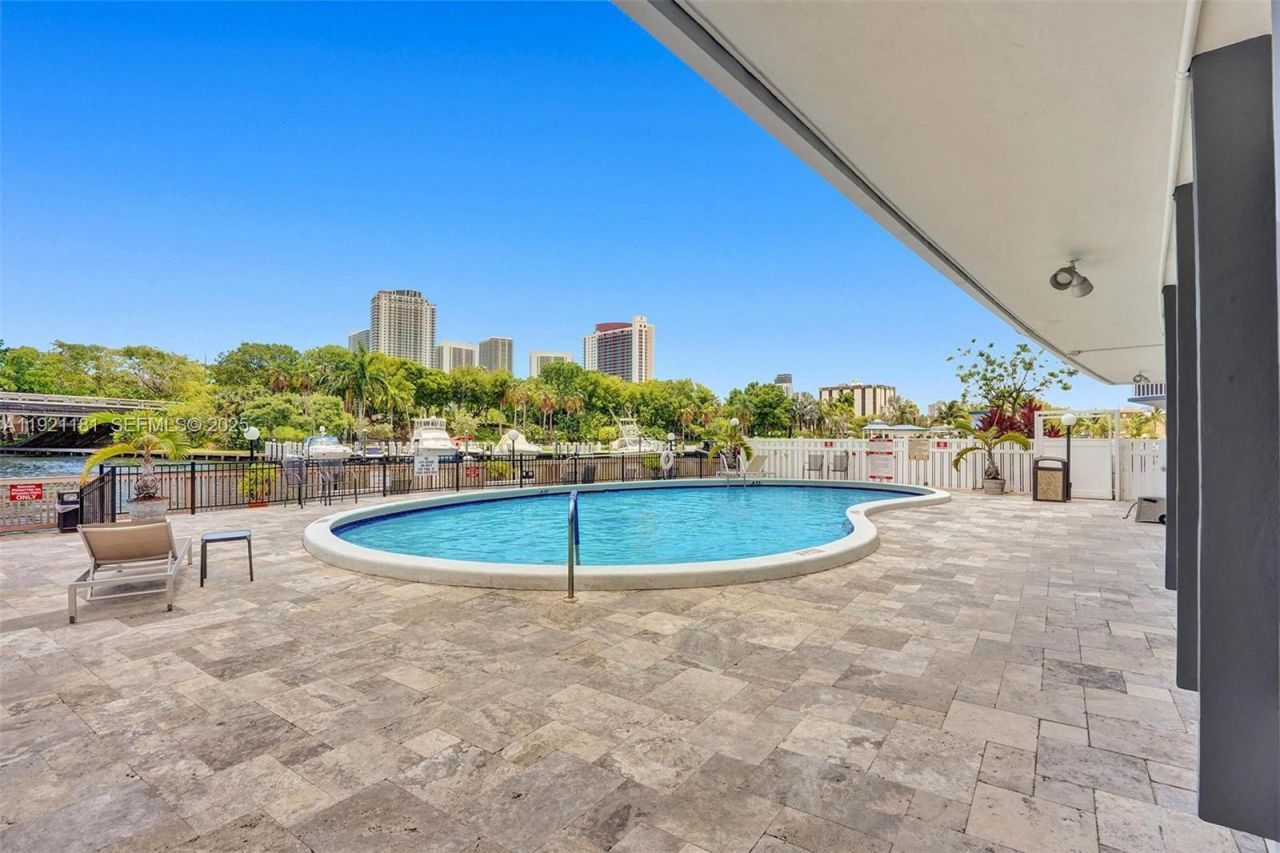 200 Diplomat Pkwy, Unit 531, Hallandale Beach, FL 33009 Photo