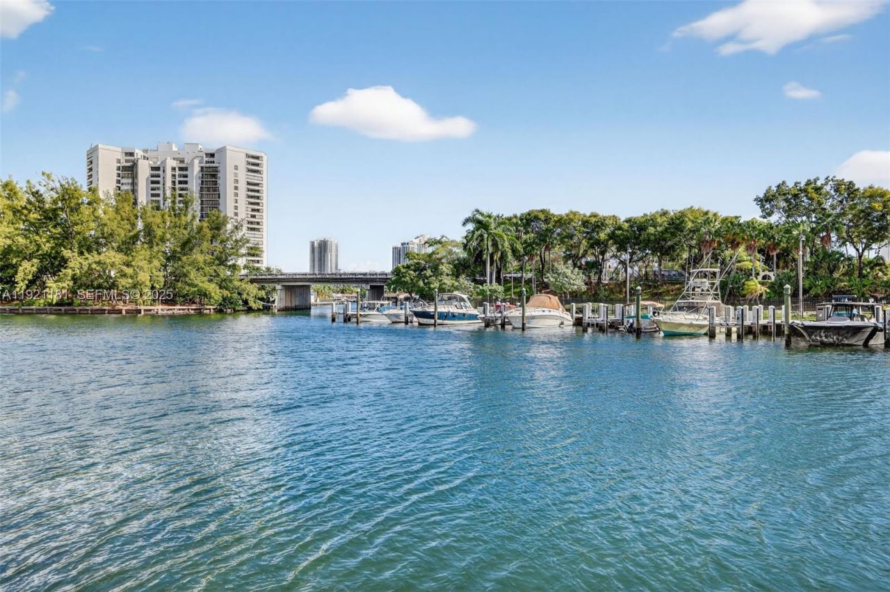 200 Diplomat Pkwy, Unit 531, Hallandale Beach, FL 33009 Photo