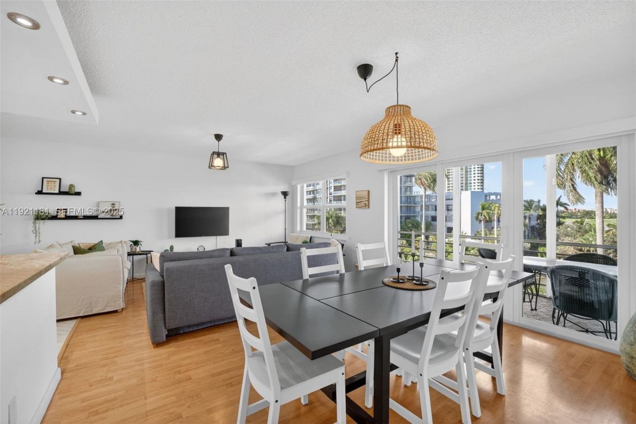 200 Diplomat Pkwy, Unit 531, Hallandale Beach, FL 33009 Photo