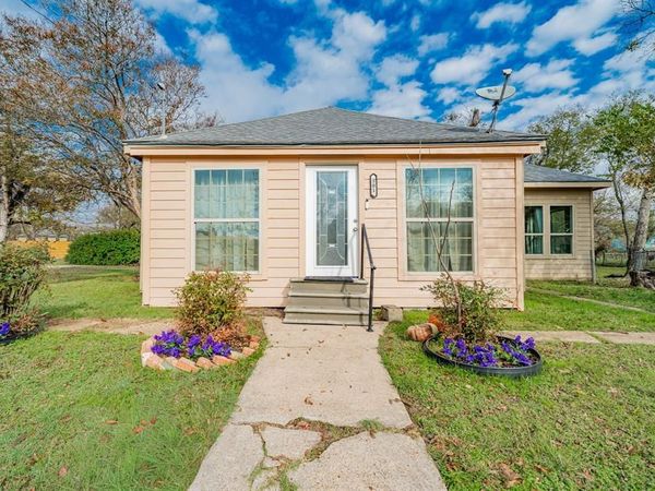 301 E 2nd North Street, Kaufman, TX 75142