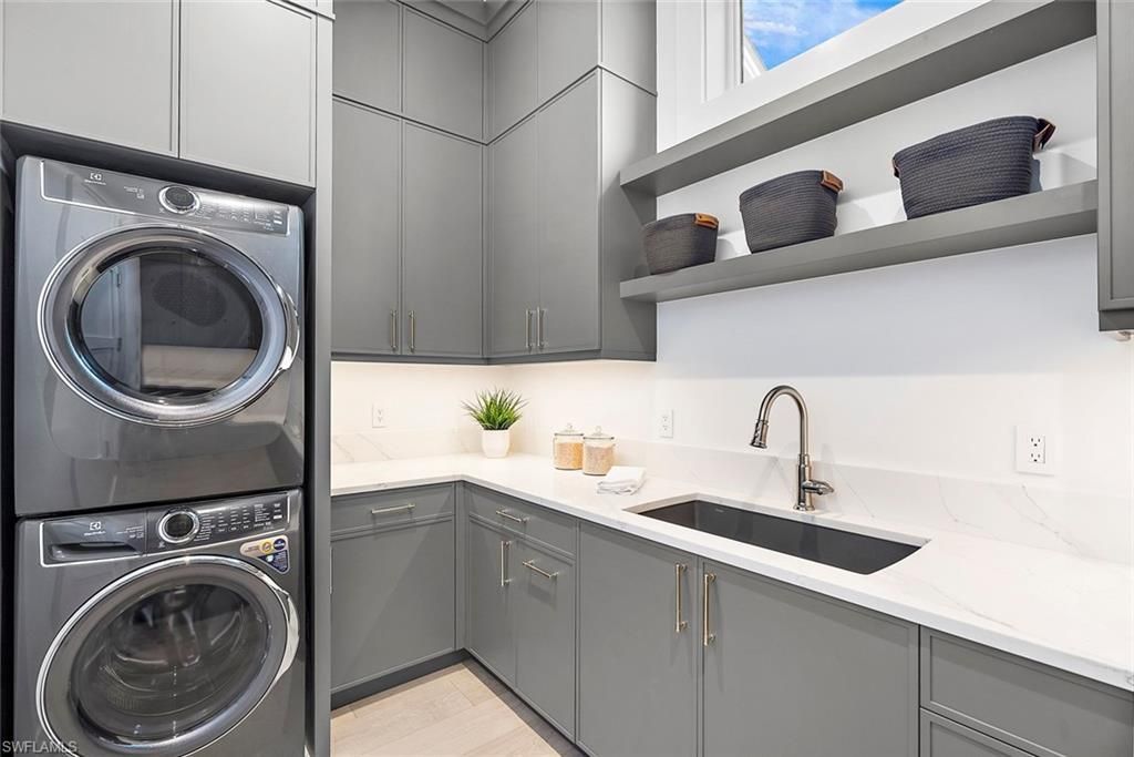 2231 Forrest Ln, Naples, FL 34102 Photo