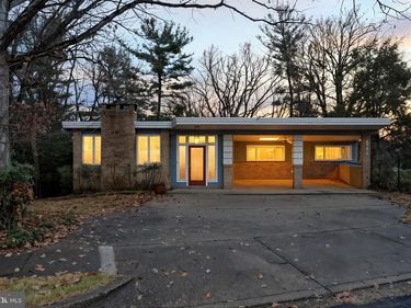 2745 N RADFORD STREET, ARLINGTON, VA 22207