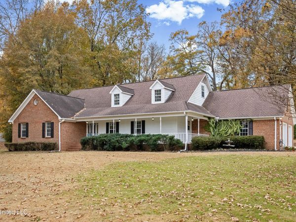 106 Oakwood Drive, Senatobia, MS 38668