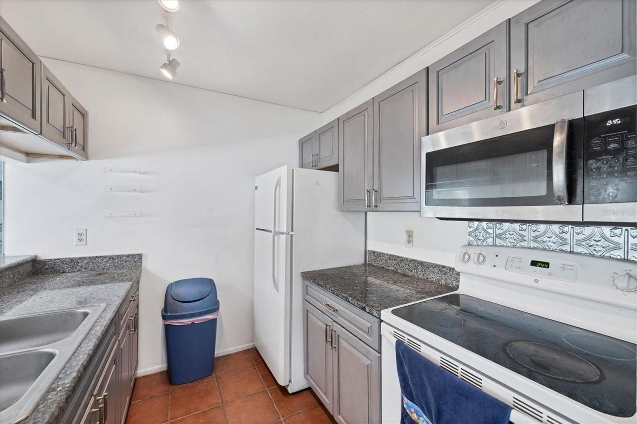 3636 59th Avenue W, Bradenton, FL 34210 Photo