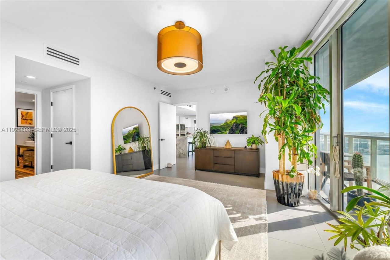 465 E Brickell Ave, Unit 3901, Miami, FL 33131 Photo