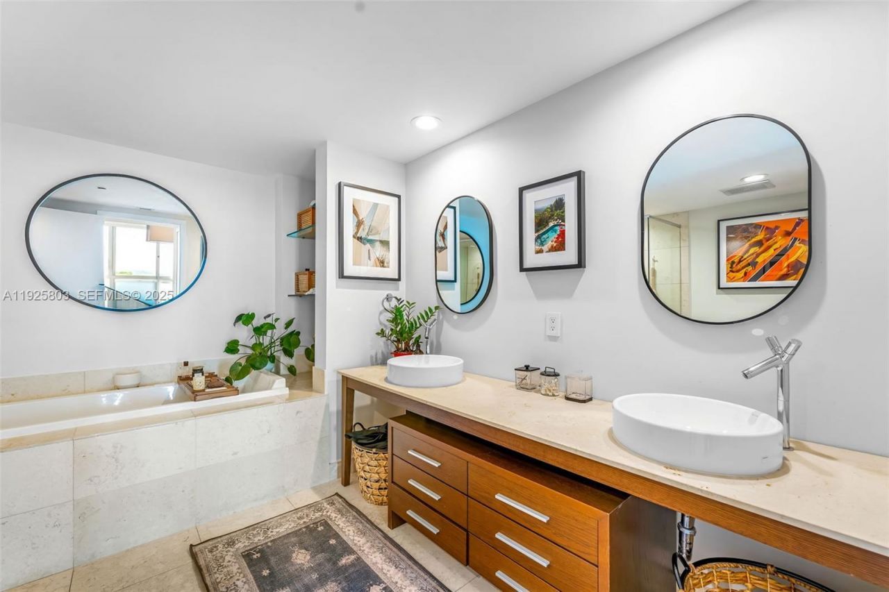 465 E Brickell Ave, Unit 3901, Miami, FL 33131 Photo