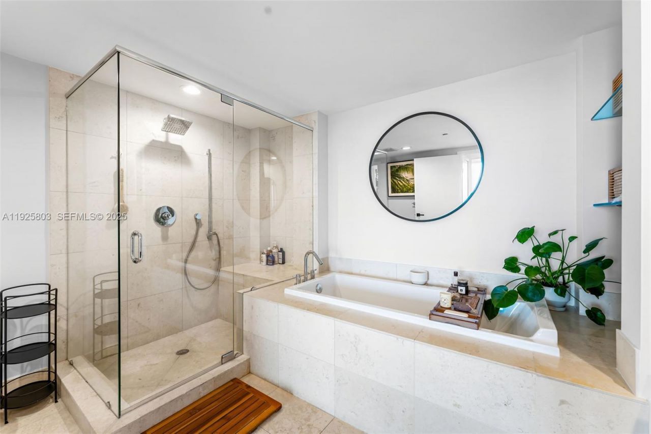 465 E Brickell Ave, Unit 3901, Miami, FL 33131 Photo