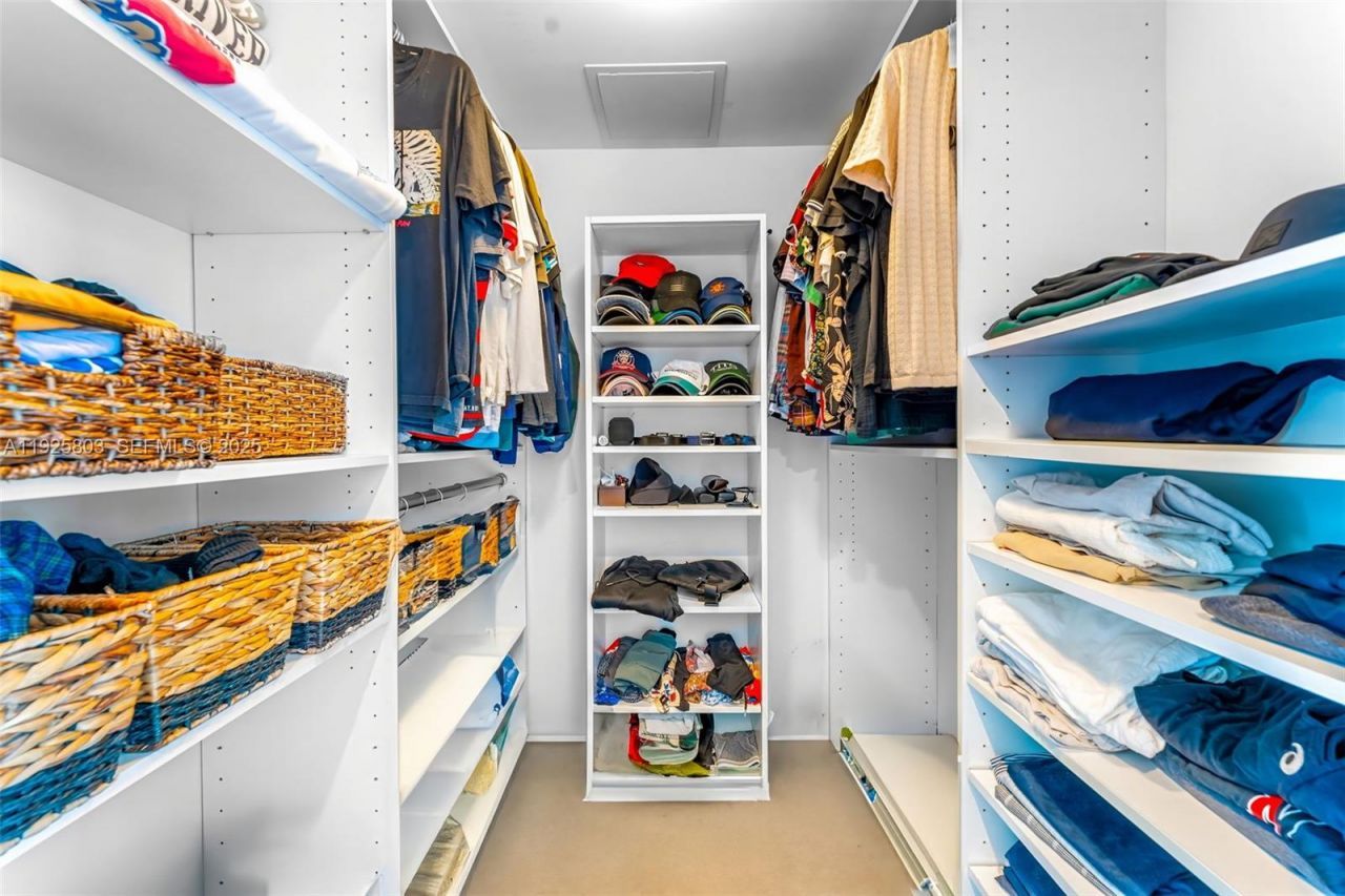 465 E Brickell Ave, Unit 3901, Miami, FL 33131 Photo