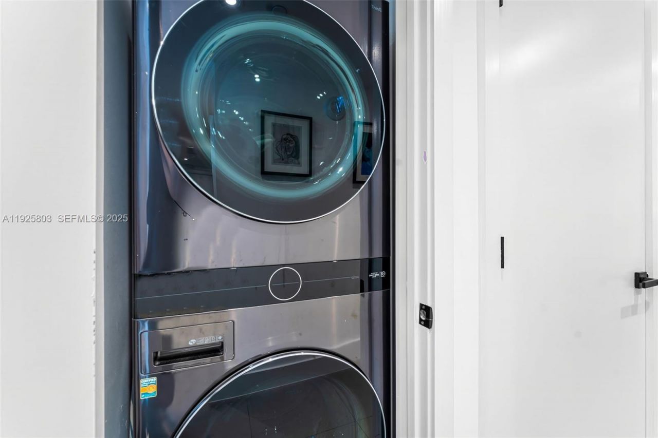 465 E Brickell Ave, Unit 3901, Miami, FL 33131 Photo