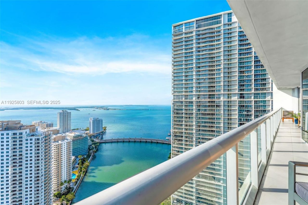 465 E Brickell Ave, Unit 3901, Miami, FL 33131 Photo