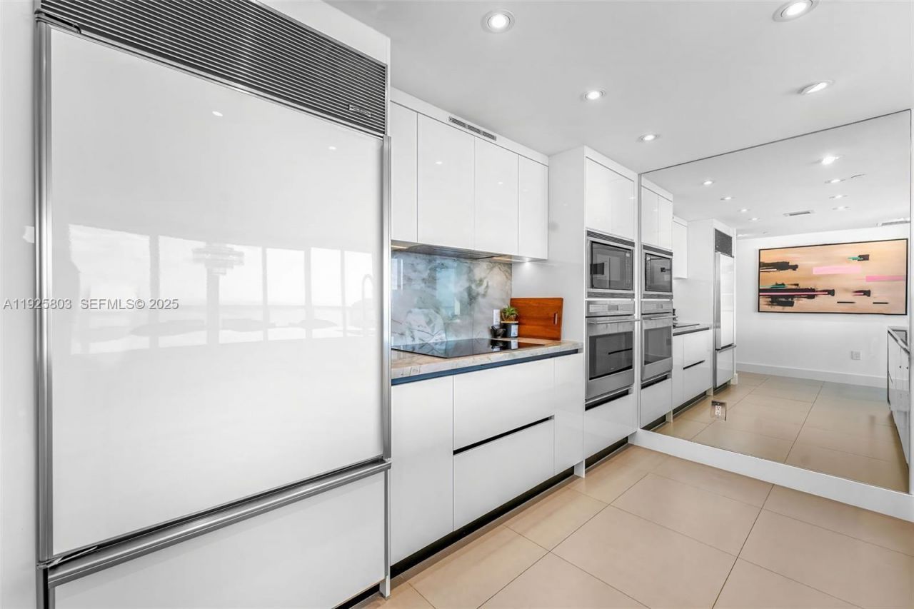 465 E Brickell Ave, Unit 3901, Miami, FL 33131 Photo