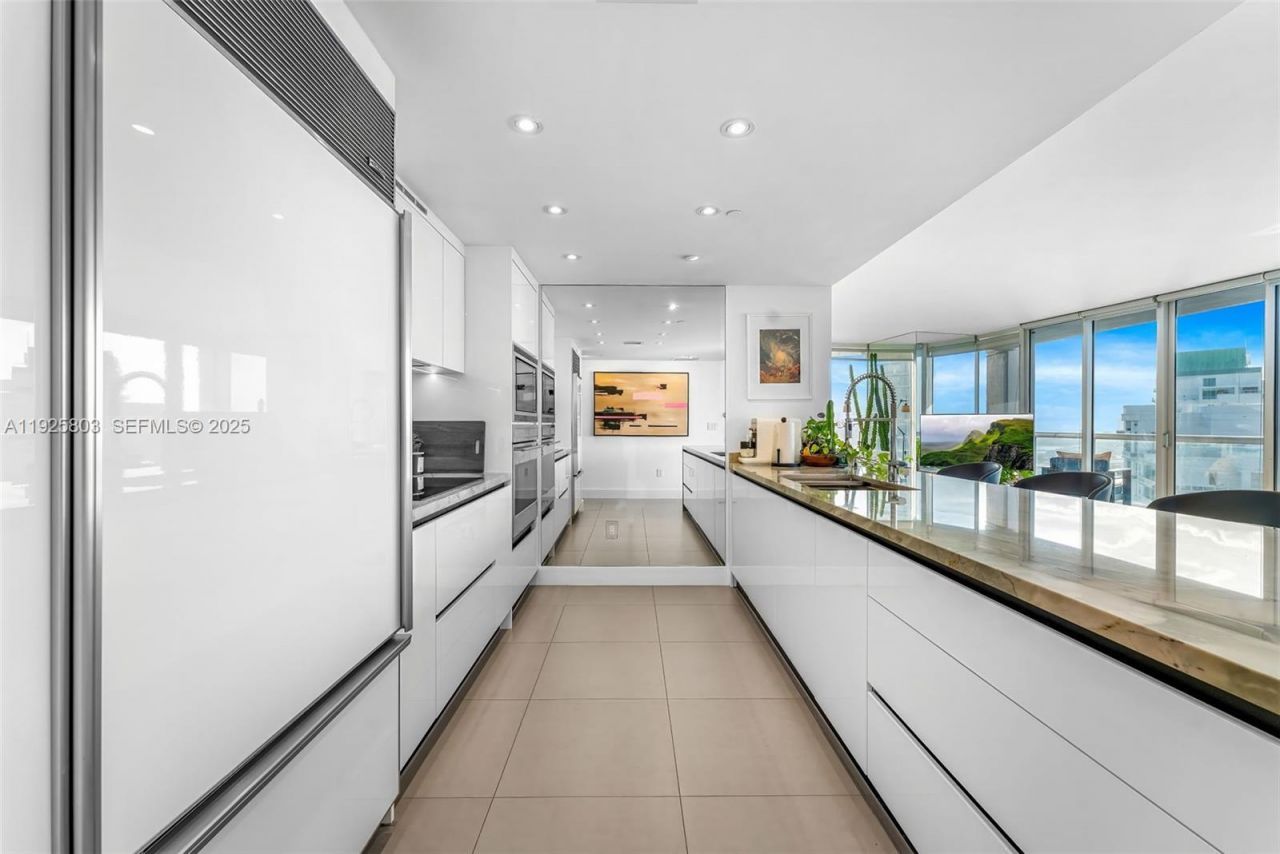 465 E Brickell Ave, Unit 3901, Miami, FL 33131 Photo