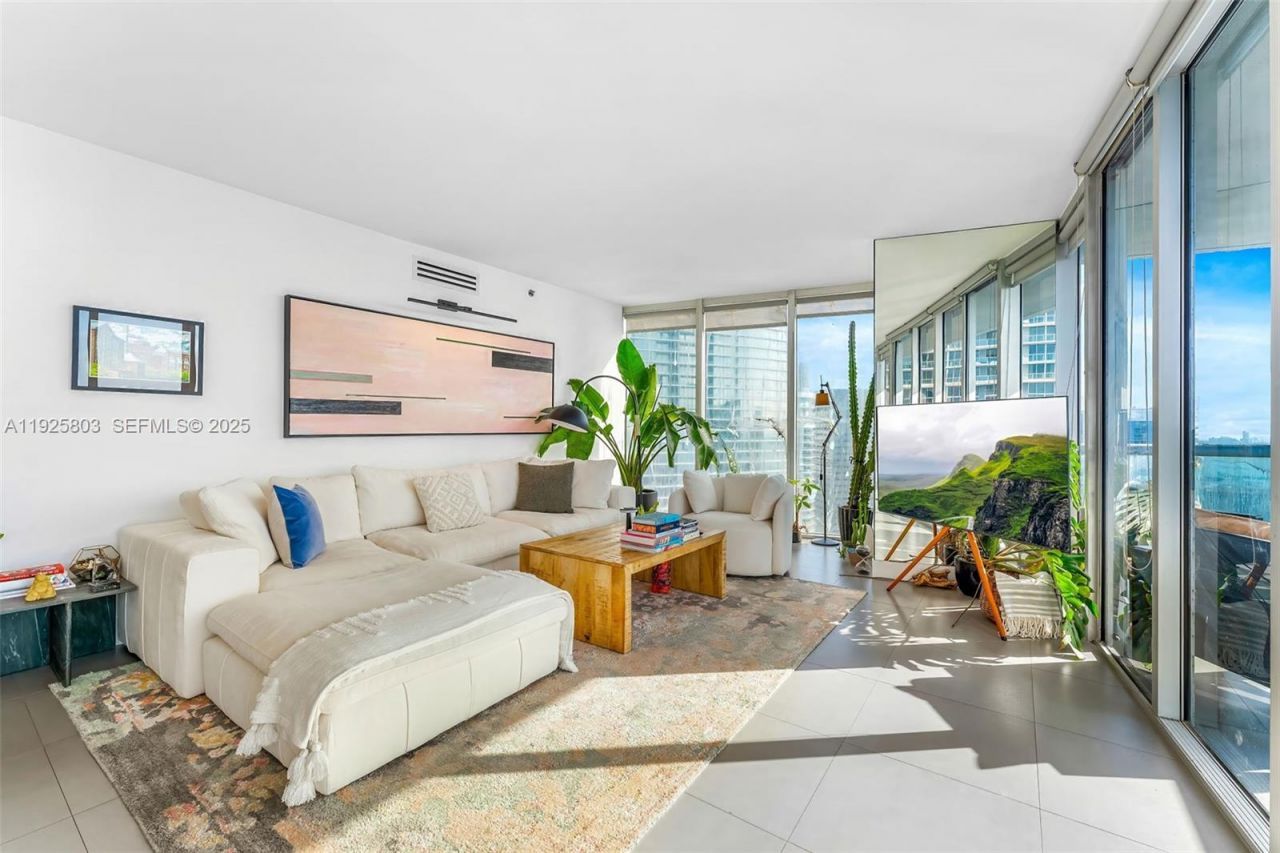 465 E Brickell Ave, Unit 3901, Miami, FL 33131 Photo