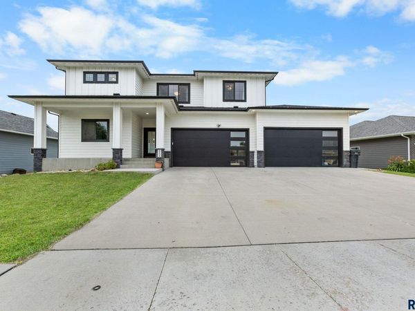 3504 E Broken Arrow St, Sioux Falls, SD 57103