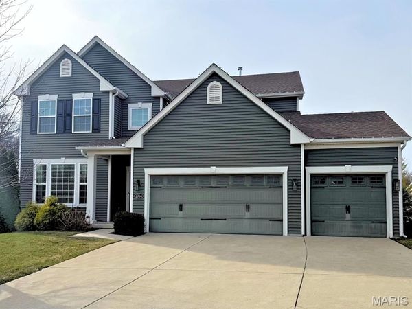 2768 Brook Hill Lane, St Charles, MO 63303