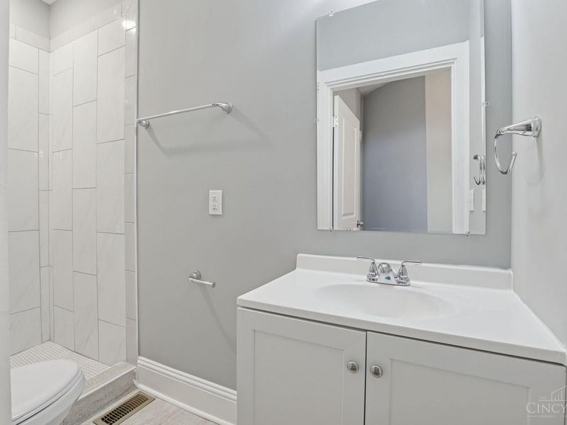 3 W Seventy Third Street, Cincinnati, OH 45216 Photo 38