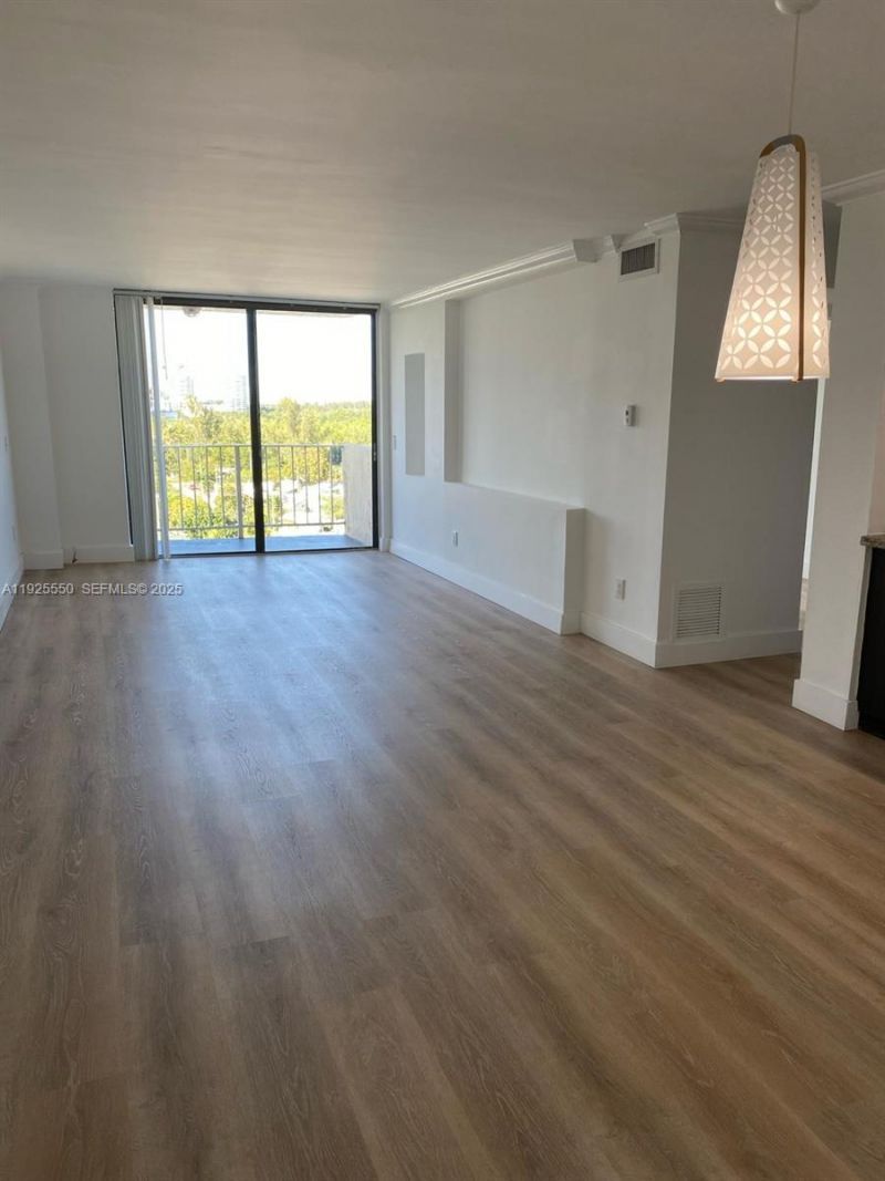 2350 NE 135th St, Unit 914, North Miami, FL 33181 Photo