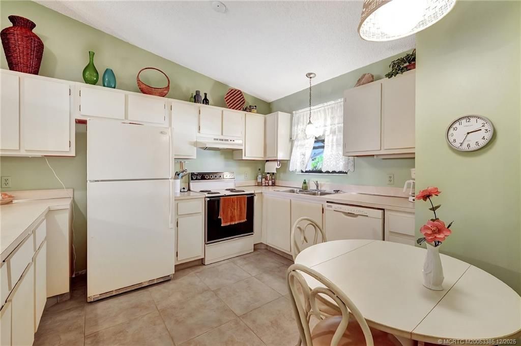 3001 SE Aster Lane, Unit 906, Stuart, FL 34994 Photo