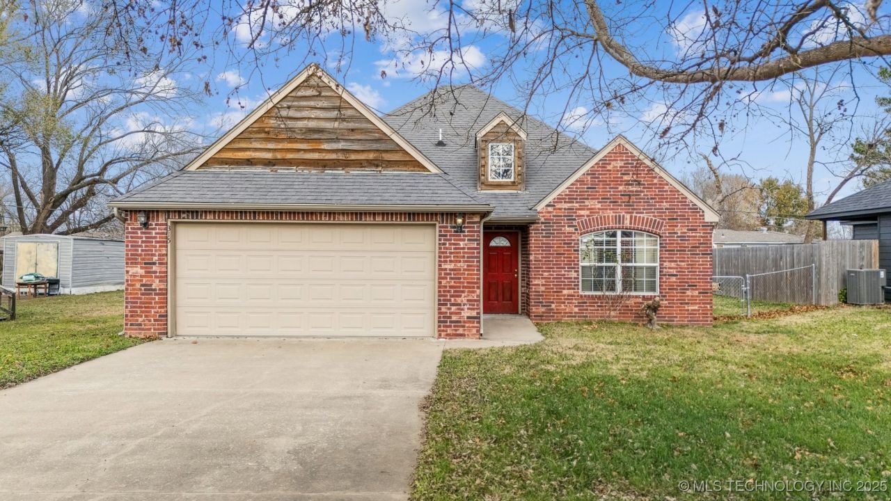 315 E Oak Street, Skiatook, OK 74070 Main Photo