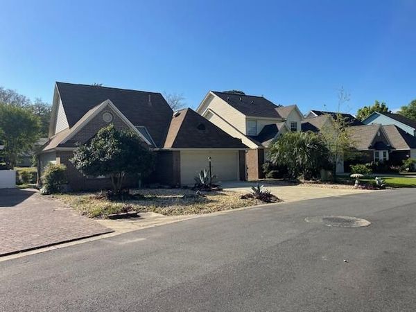 810 Fairway Lakes Drive, Niceville, FL 32578