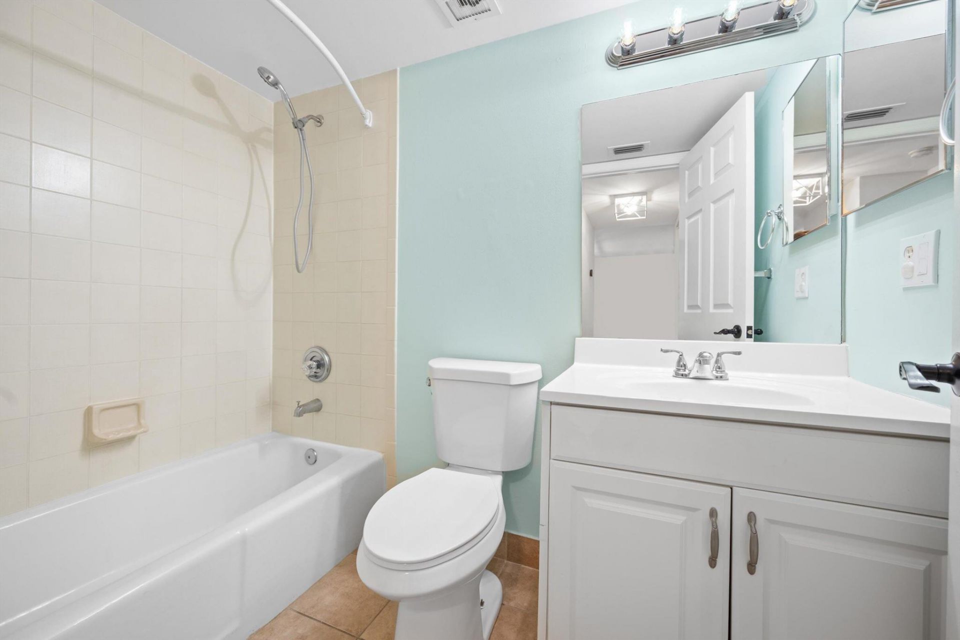 600 Uno Lago Drive, Unit 104, Juno Beach, FL 33408 Photo