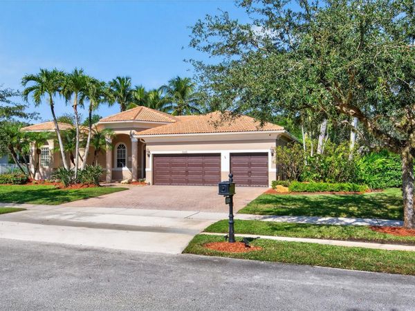 15601 SW 15th Street, Davie, FL 33326