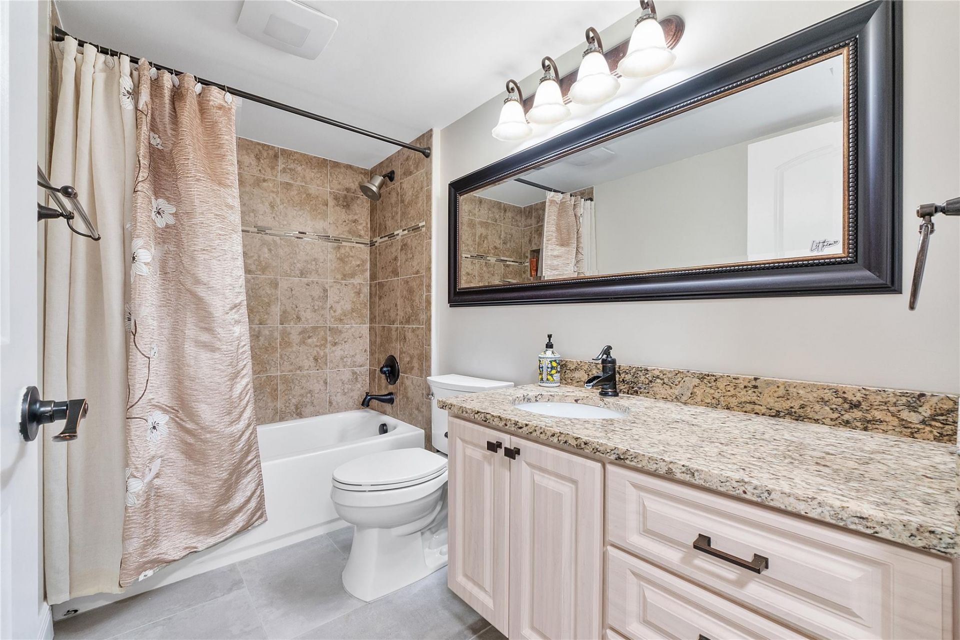 6181 Balboa Circle, Unit 403, Boca Raton, FL 33433 Photo
