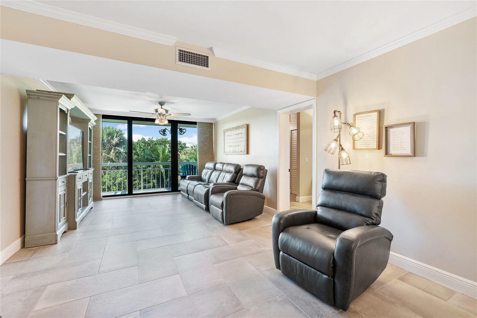 6181 Balboa Circle, Unit 403, Boca Raton, FL 33433 Photo