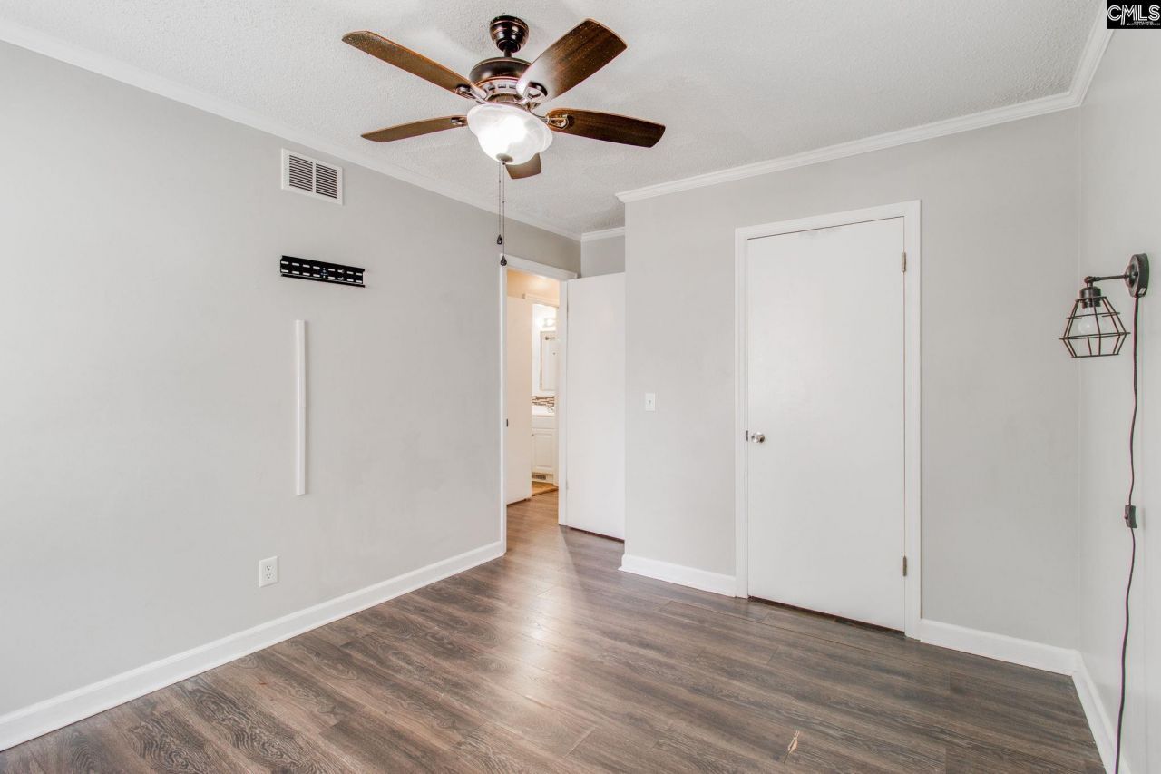 317 Saddlefield Road Photo 16