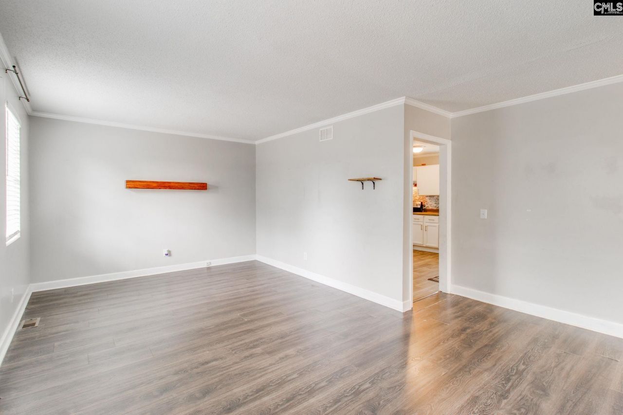 317 Saddlefield Road Photo 6