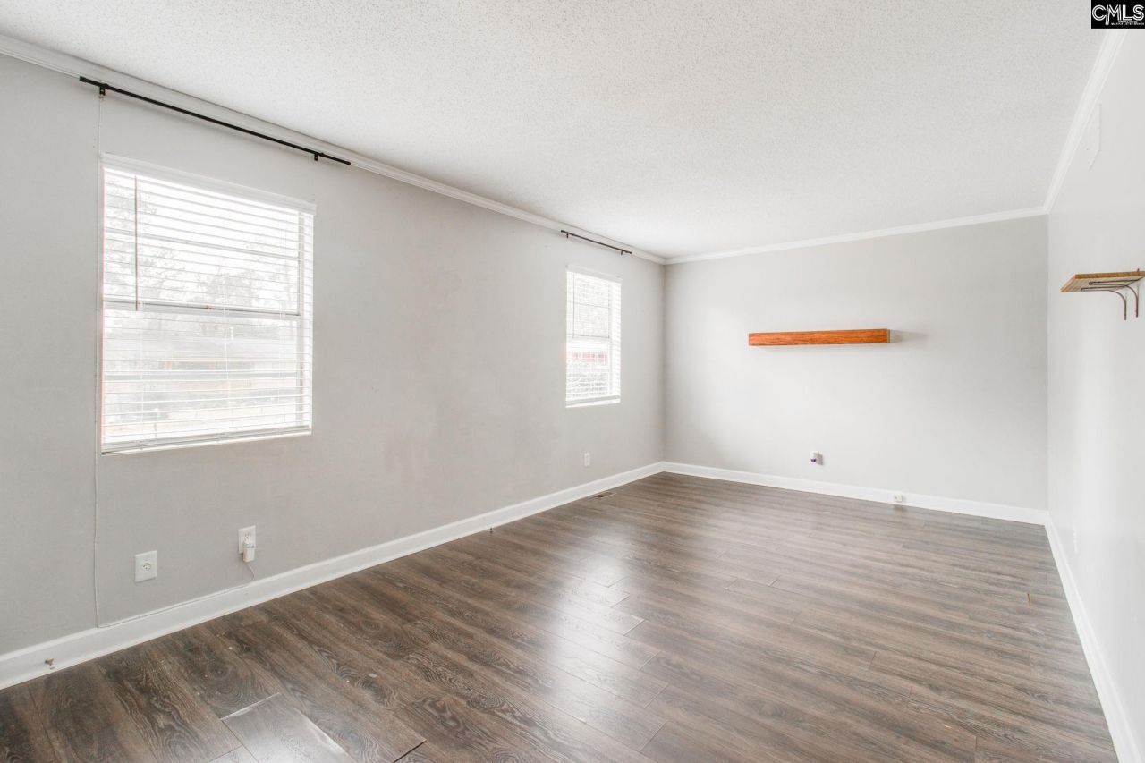 317 Saddlefield Road Photo 7