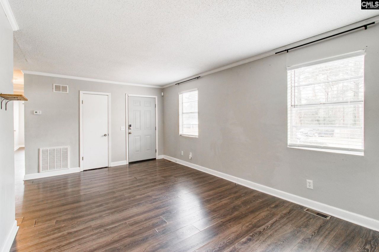 317 Saddlefield Road Photo 8