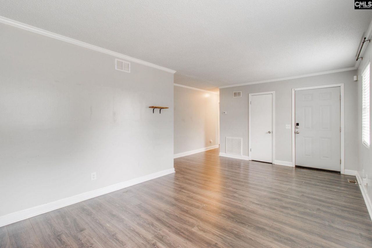 317 Saddlefield Road Photo 9