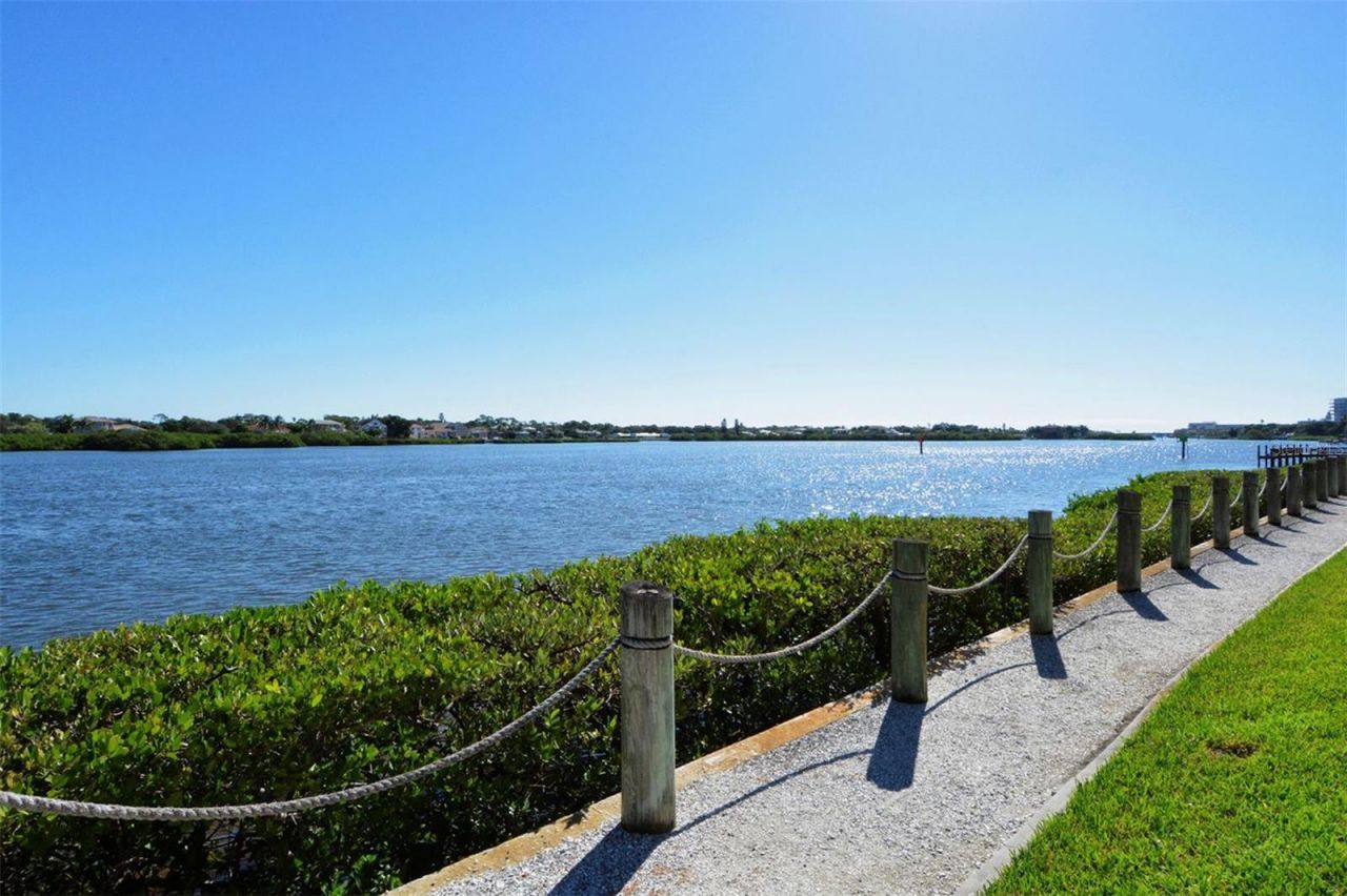 1225 Siesta Bayside Drive, Unit 1225B, Sarasota, FL 34242 Photo