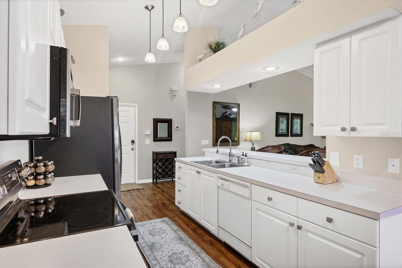 7266 Eleanor Circle, Unit 202, Sarasota, FL 34243 Photo