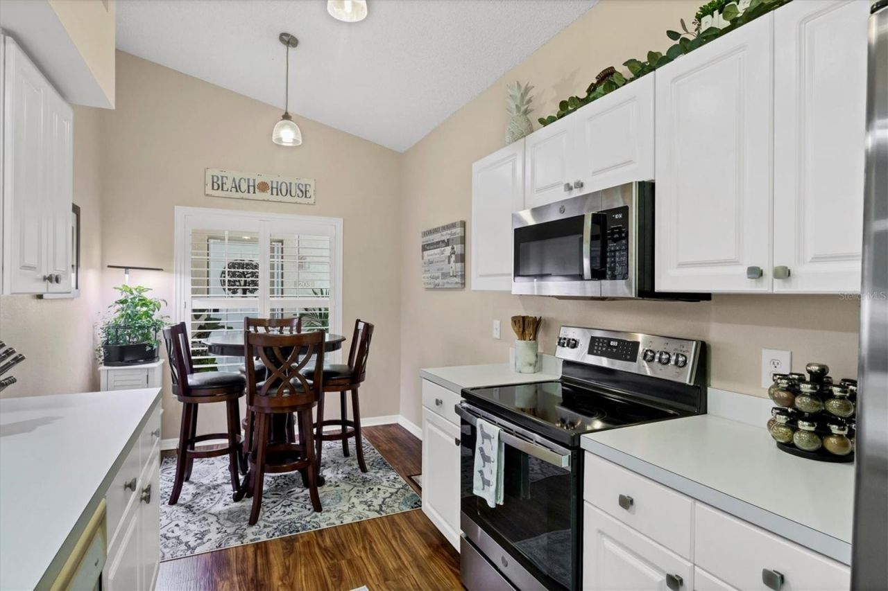 7266 Eleanor Circle, Unit 202, Sarasota, FL 34243 Photo