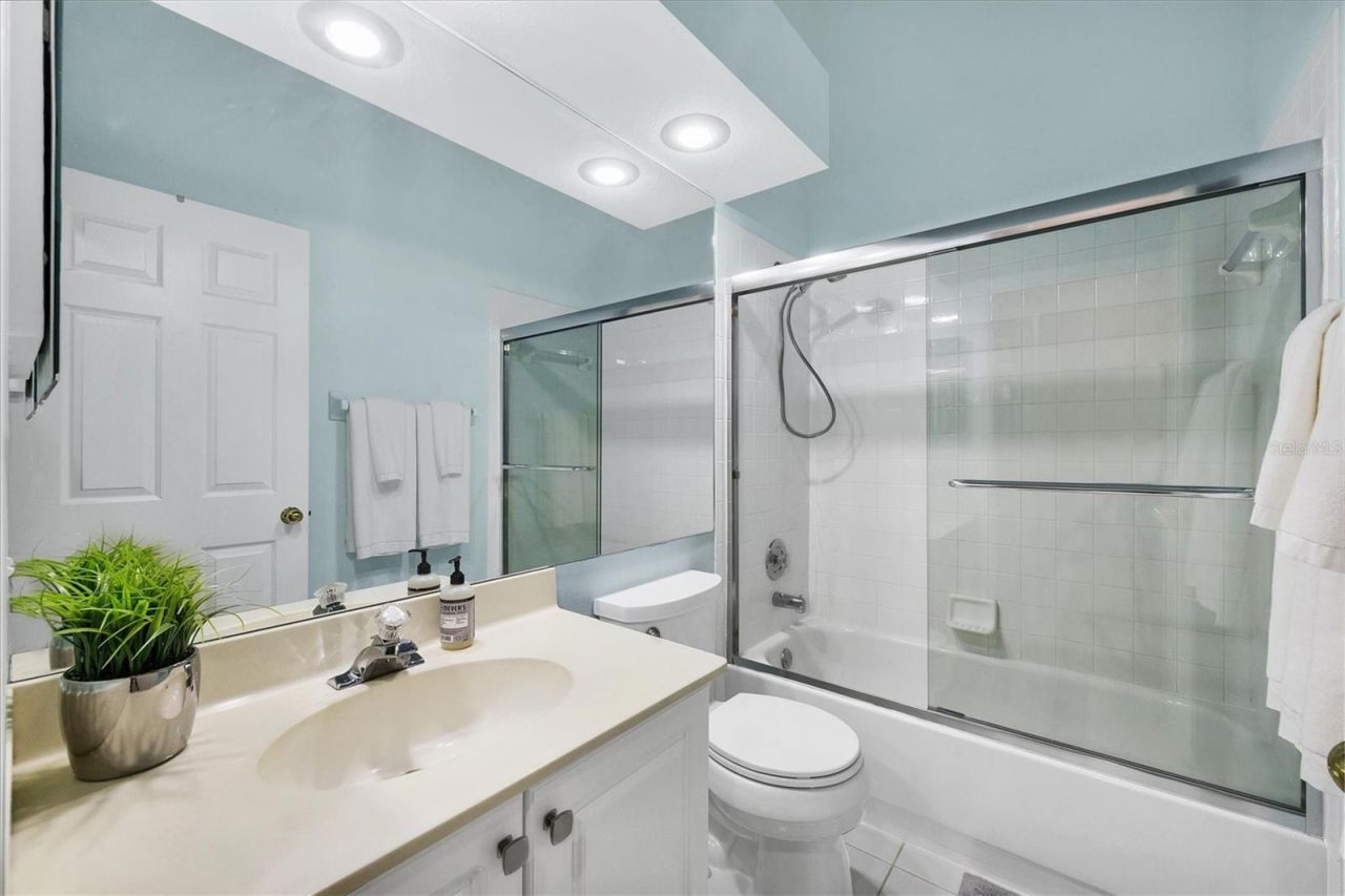 7266 Eleanor Circle, Unit 202, Sarasota, FL 34243 Photo