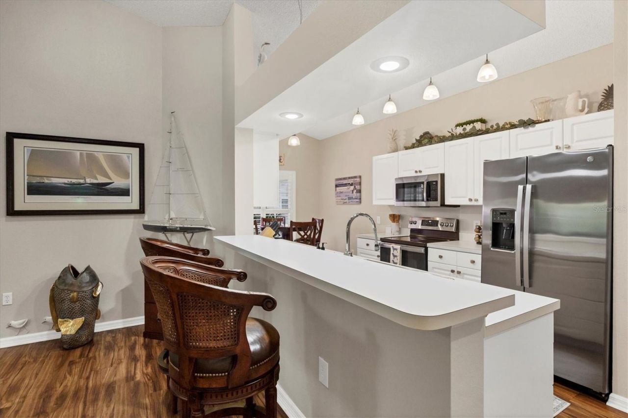 7266 Eleanor Circle, Unit 202, Sarasota, FL 34243 Photo