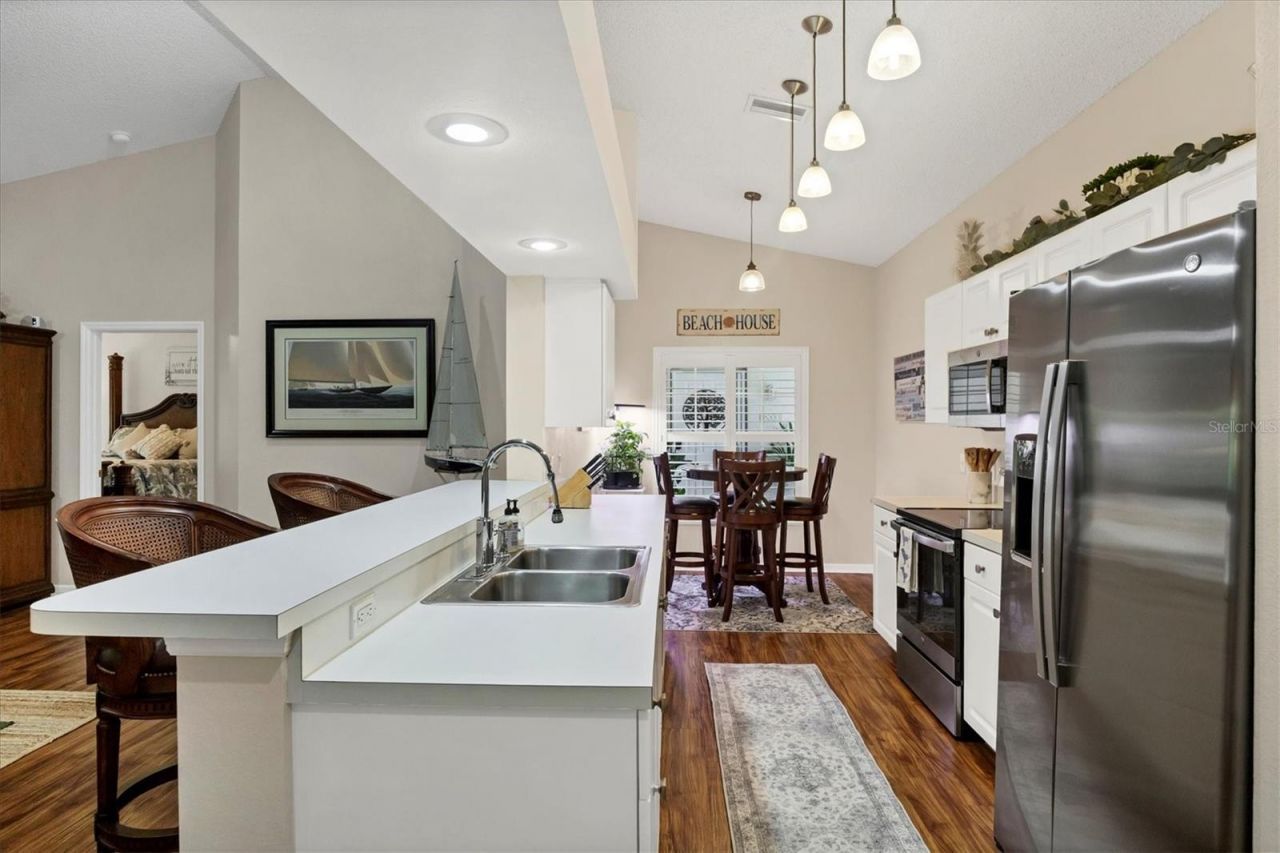 7266 Eleanor Circle, Unit 202, Sarasota, FL 34243 Photo