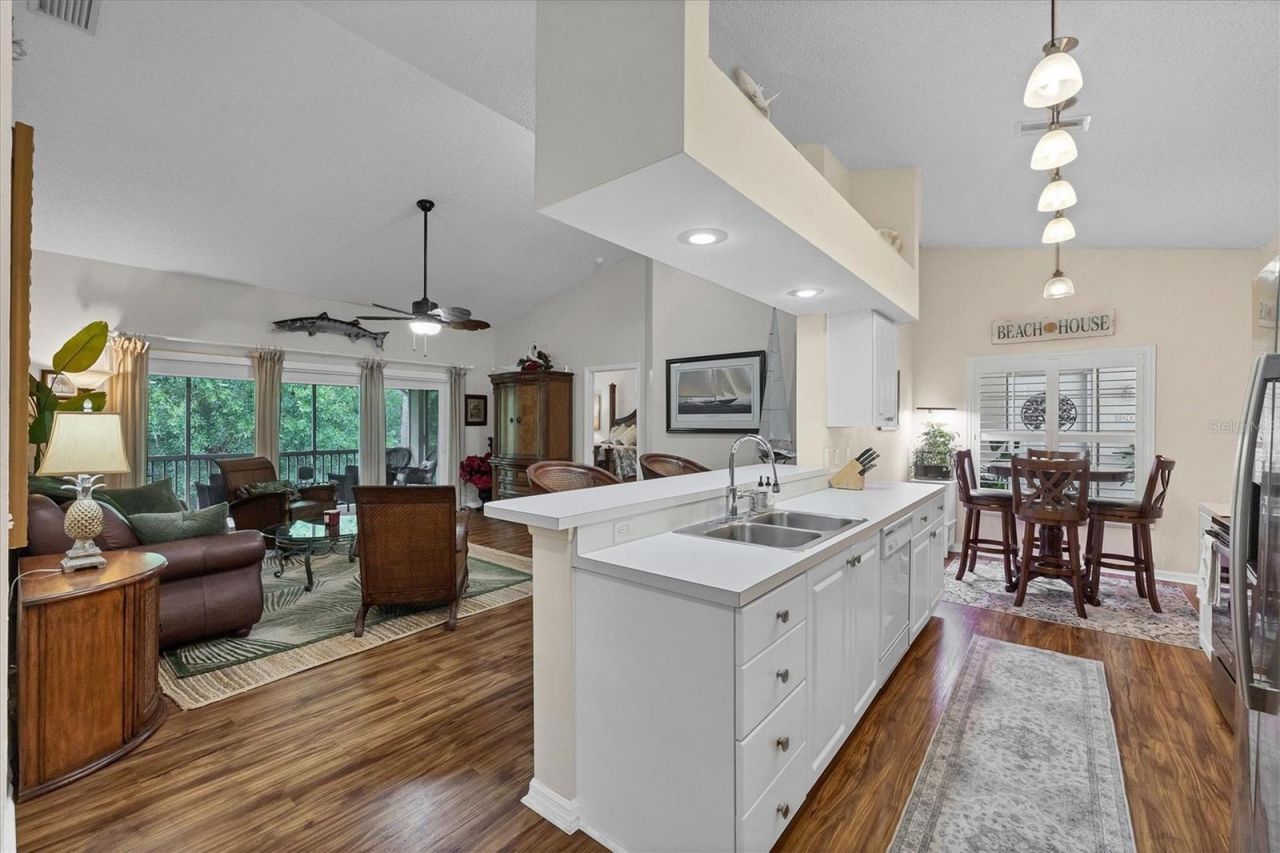 7266 Eleanor Circle, Unit 202, Sarasota, FL 34243 Photo