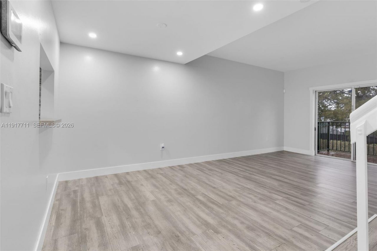 10018 Hammocks Blvd, Unit 207-5, Miami, FL 33196 Photo