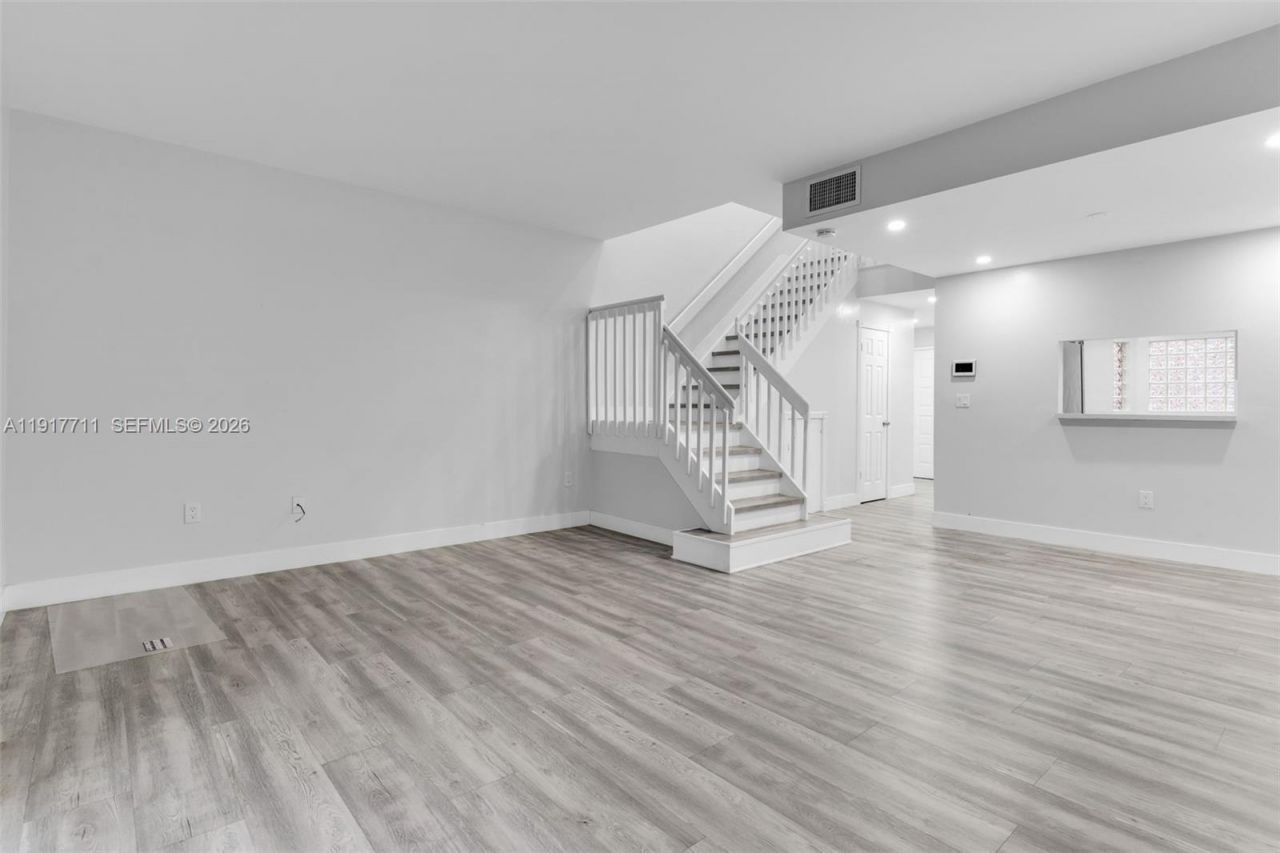 10018 Hammocks Blvd, Unit 207-5, Miami, FL 33196 Photo