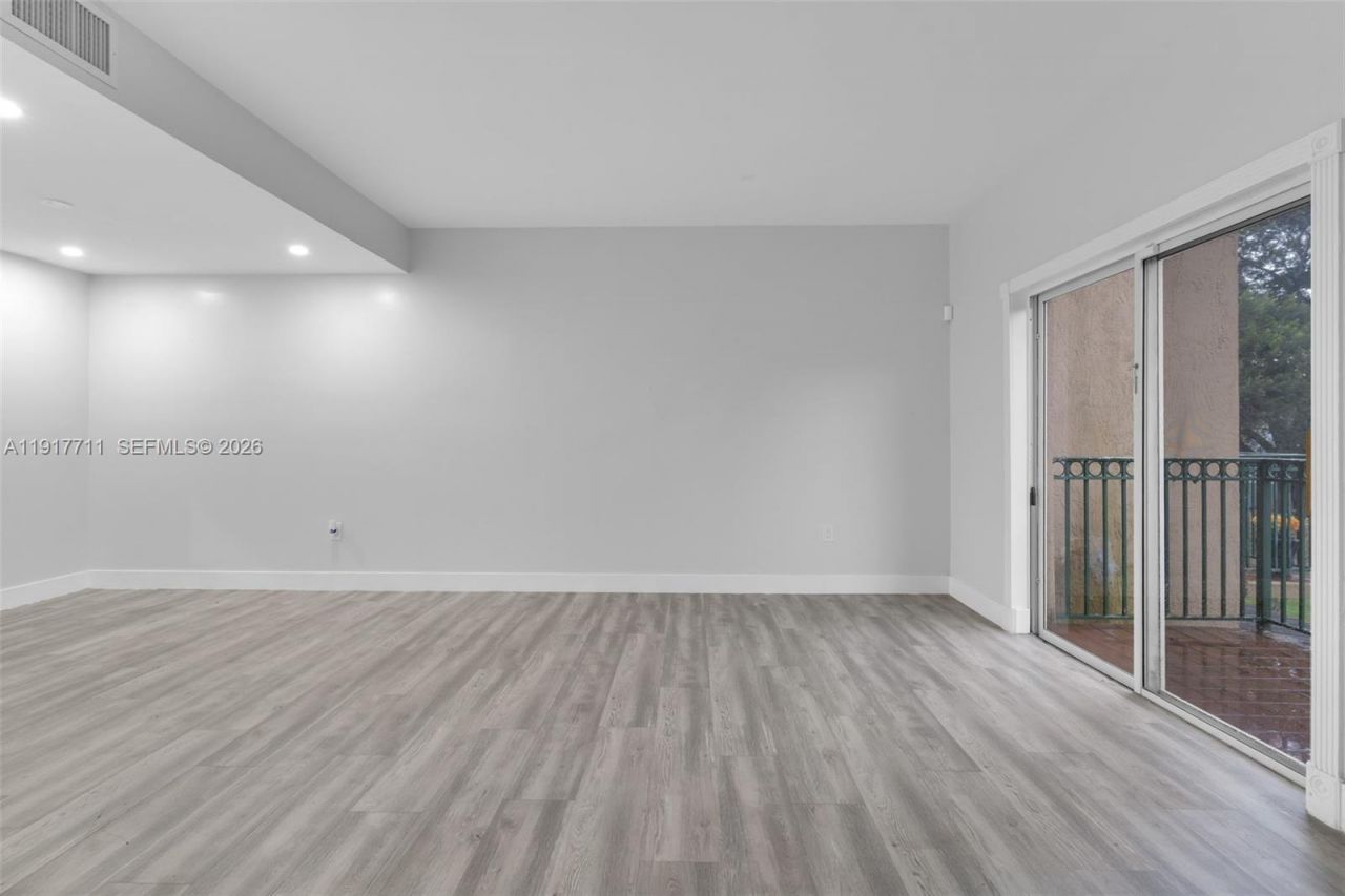 10018 Hammocks Blvd, Unit 207-5, Miami, FL 33196 Photo