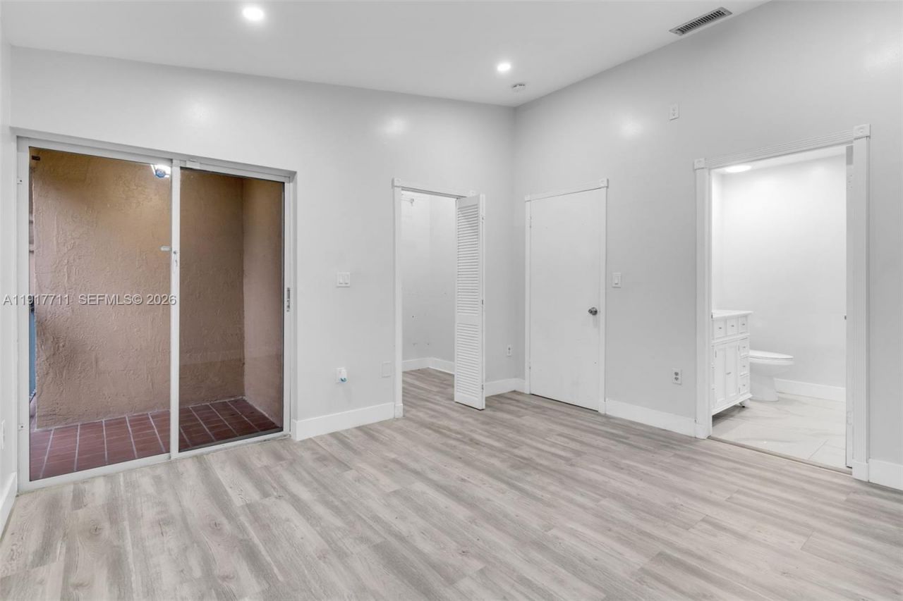 10018 Hammocks Blvd, Unit 207-5, Miami, FL 33196 Photo