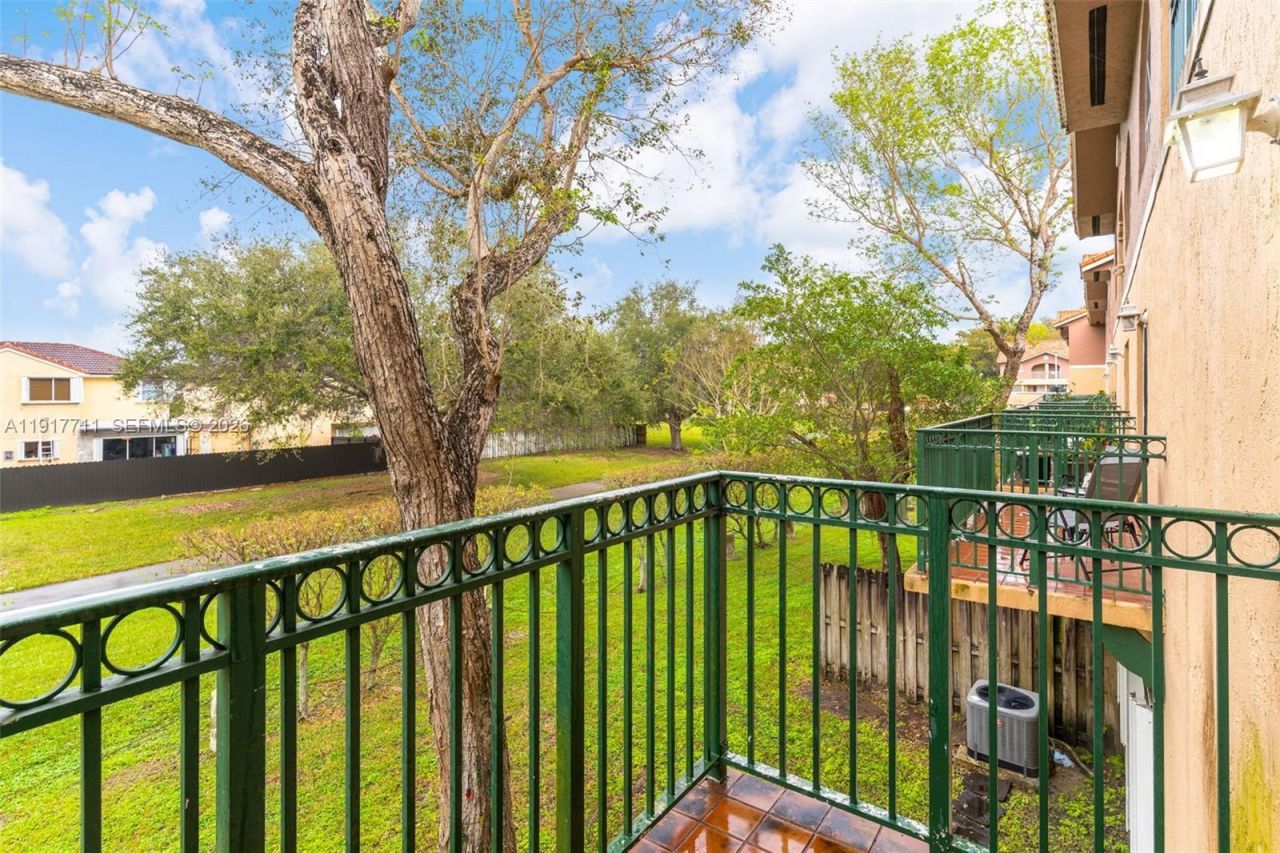 10018 Hammocks Blvd, Unit 207-5, Miami, FL 33196 Photo