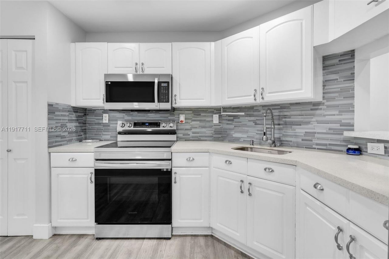 10018 Hammocks Blvd, Unit 207-5, Miami, FL 33196 Photo