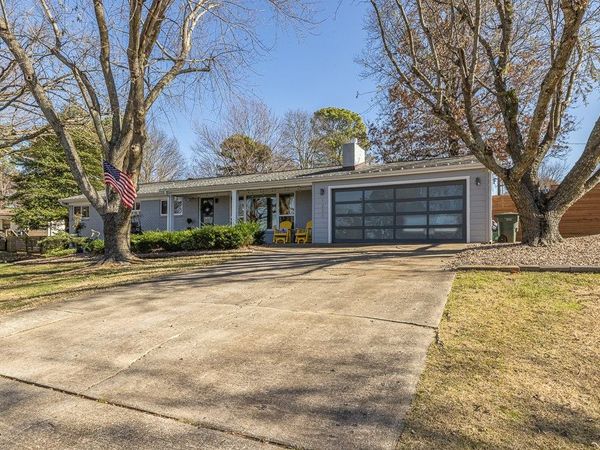 1220 W Ridgeway Drive, Fayetteville, AR 72701