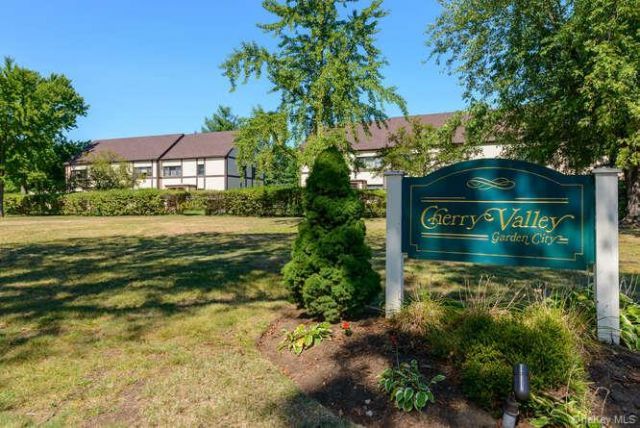 127 Fifteenth Street, Unit E2, Garden City, NY 11530 Main Photo