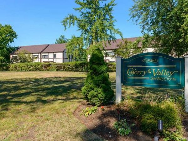 127 Fifteenth Street, Unit E2, Garden City, NY 11530